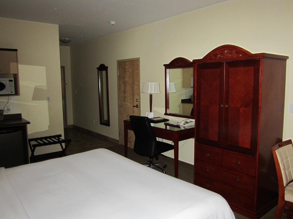 Trend Mountain Hotel & Conference Centre Tumbler Ridge Extérieur photo