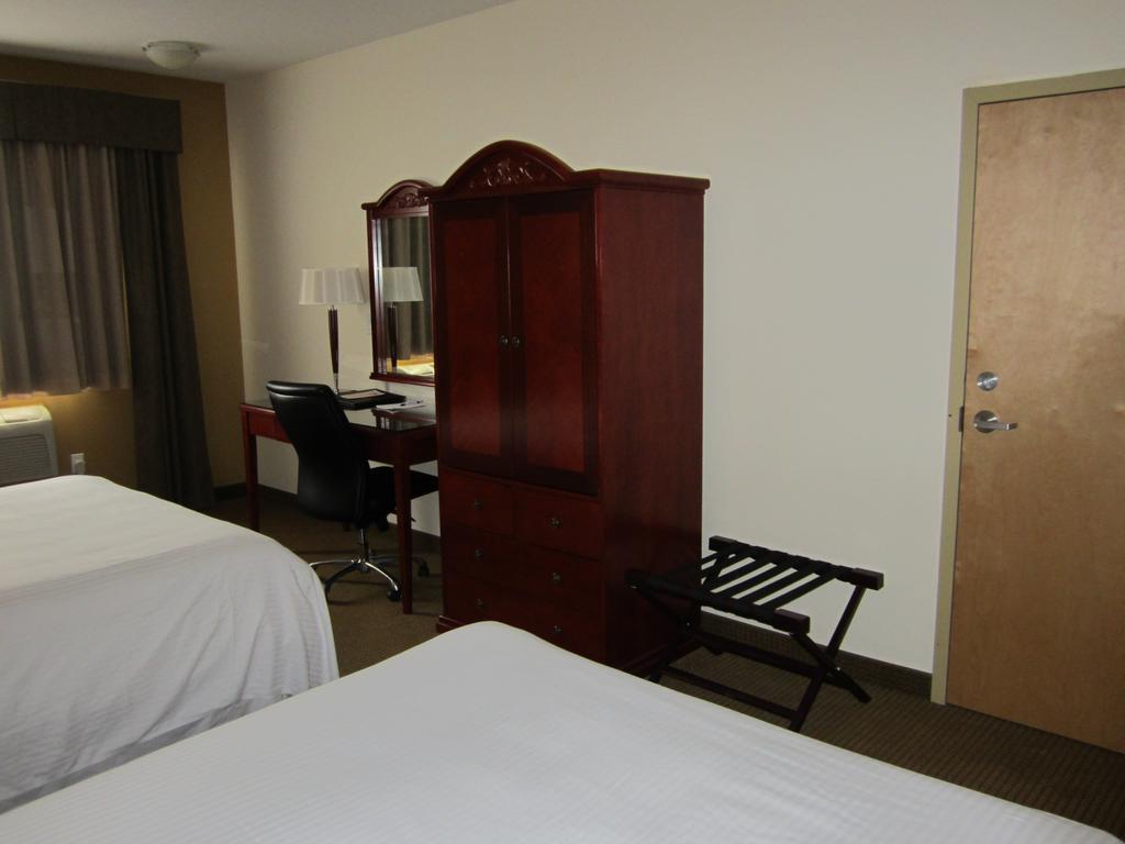 Trend Mountain Hotel & Conference Centre Tumbler Ridge Extérieur photo