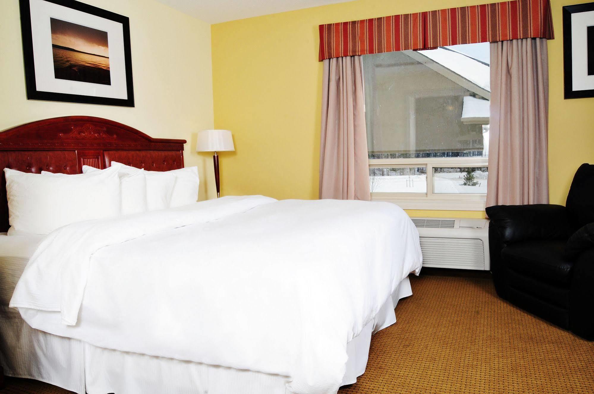 Trend Mountain Hotel & Conference Centre Tumbler Ridge Extérieur photo